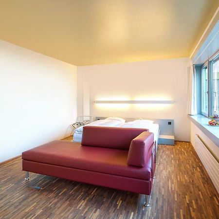 Dasbreitehotel Am Rhein Базел Екстериор снимка