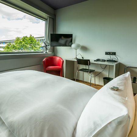 Dasbreitehotel Am Rhein Базел Екстериор снимка