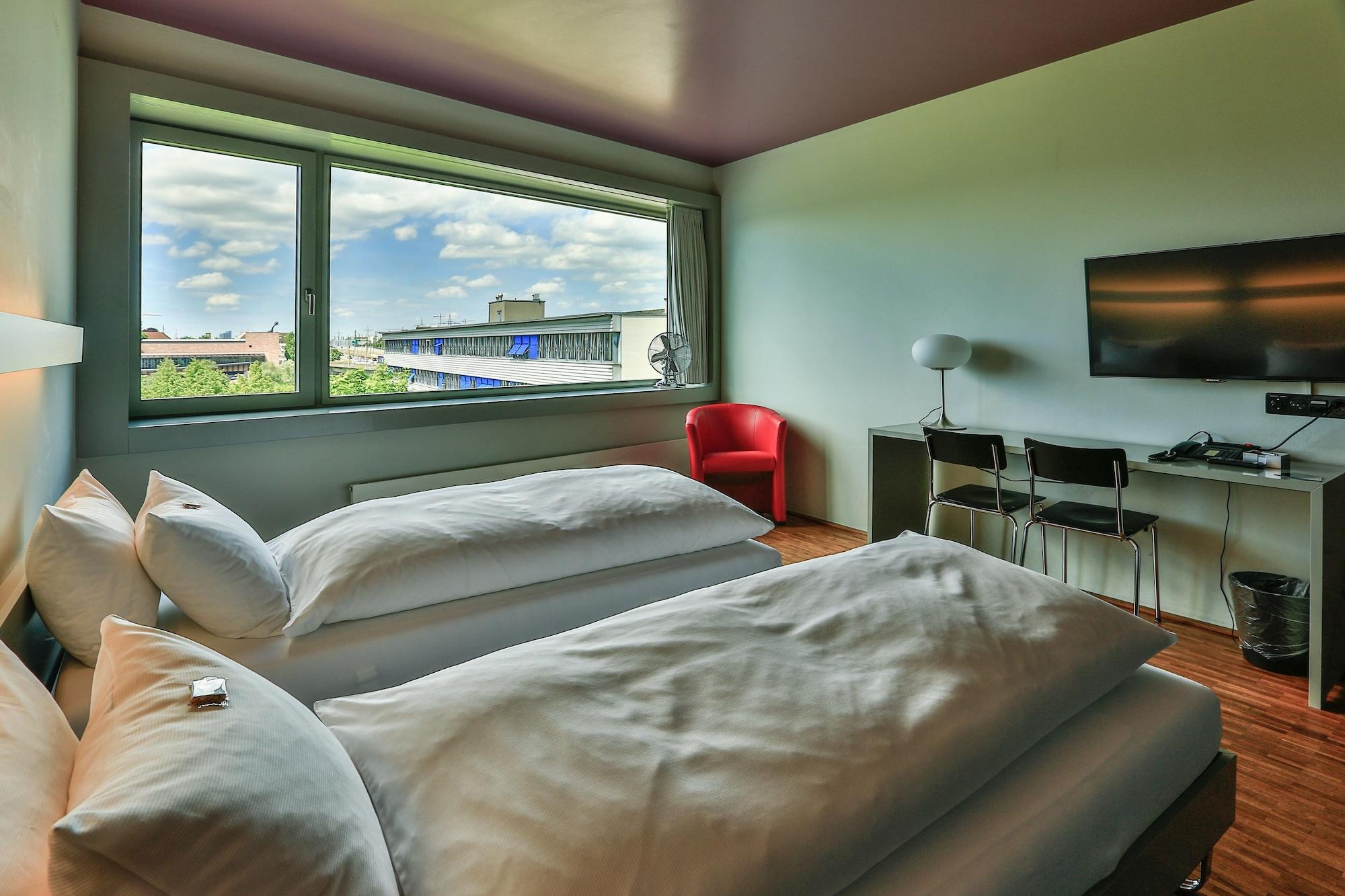 Dasbreitehotel Am Rhein Базел Екстериор снимка