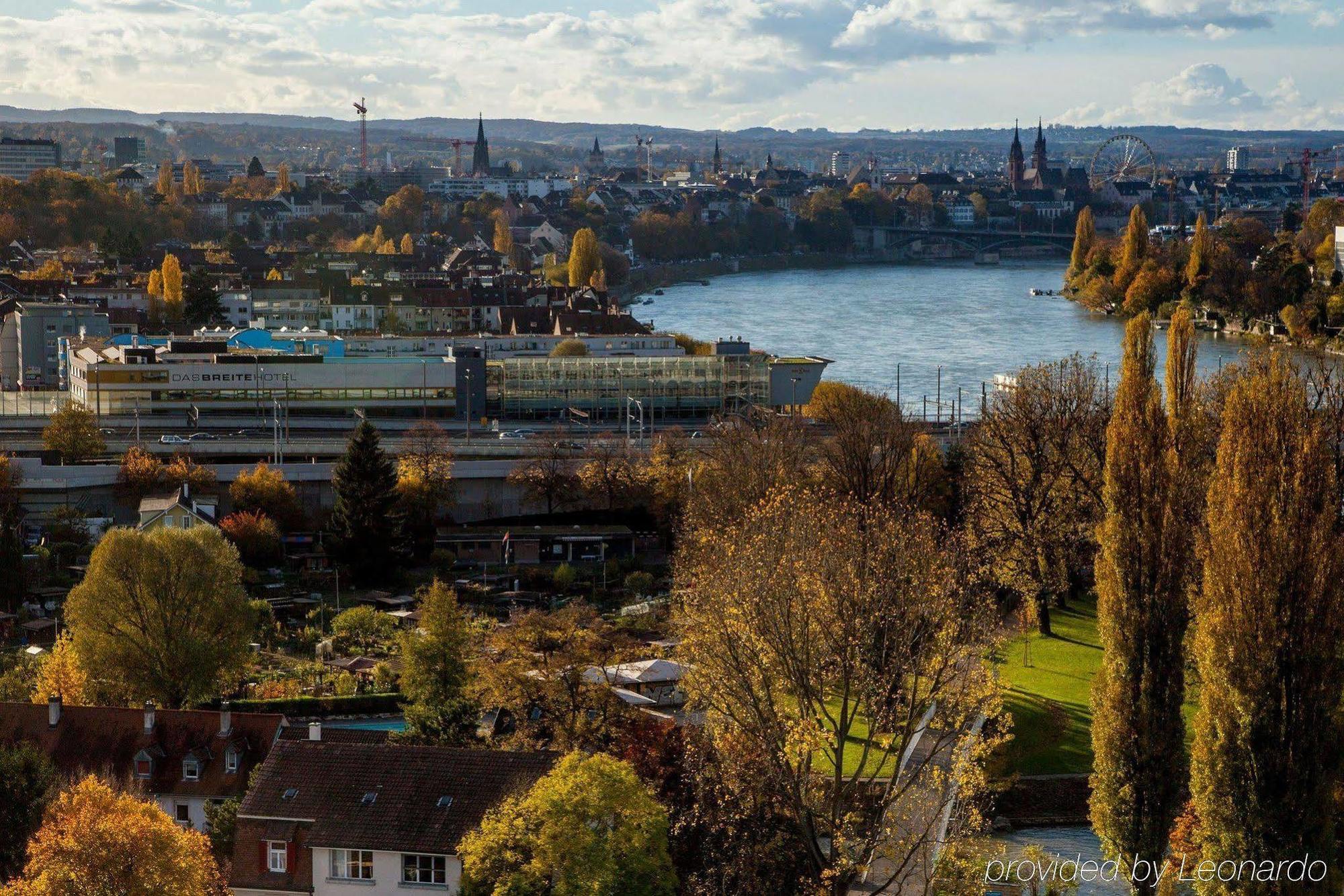 Dasbreitehotel Am Rhein Базел Екстериор снимка