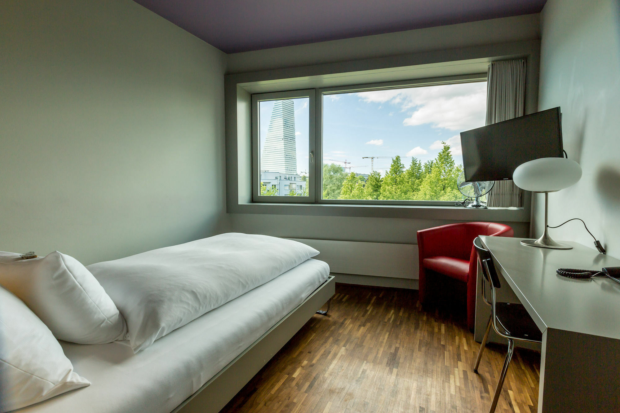 Dasbreitehotel Am Rhein Базел Екстериор снимка