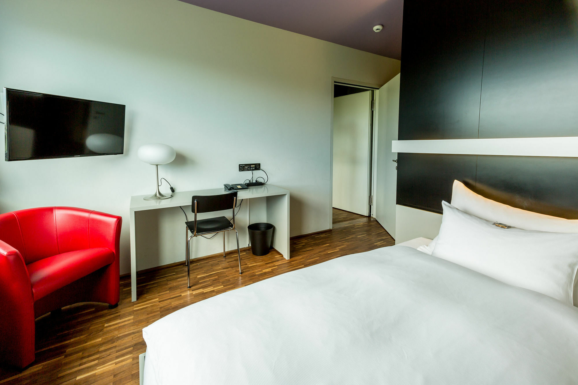 Dasbreitehotel Am Rhein Базел Екстериор снимка
